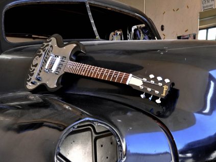 Gibson Melody Maker mit Oldsmobile "Model 66" von 1948