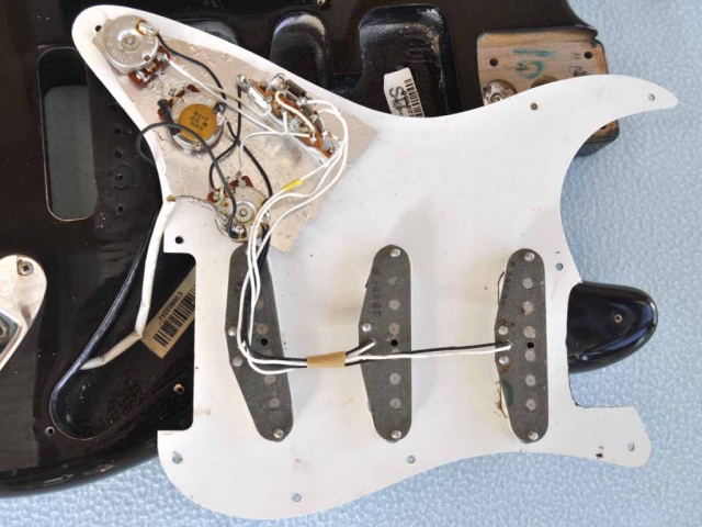 4-punkt Fender Stratocaster black